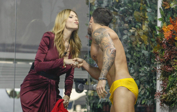 Pagelle TV della Settimana (6-12/01/20). Promossi Ultimo e Ricky Gervais. Bocciata l’overdose di GF Vip