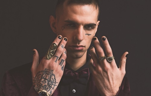 Sanremo 2020, testi canzoni: «Me ne frego» di Achille Lauro