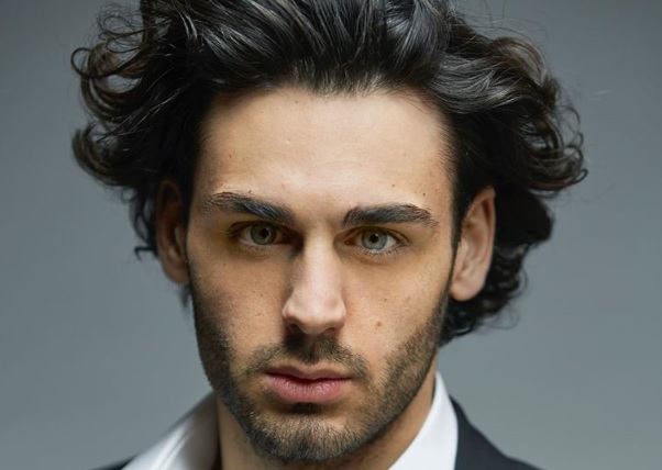 Sanremo 2020, testi canzoni: «Il sole ad est» di Alberto Urso