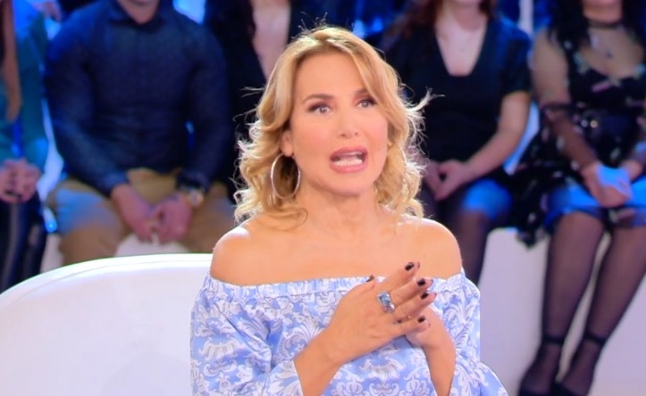 Pomeriggio Cinque, Barbara D’Urso punge Francesco Gabbani: «Ho partecipato a un tuo videoclip, manco mi hai detto grazie!» – Video