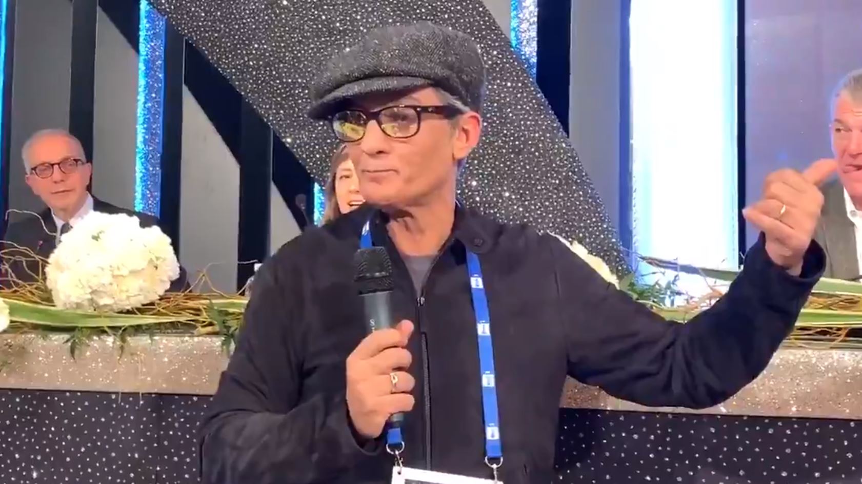 Sanremo 2020, conferenza stampa d’apertura. Irrompe Fiorello. Amadeus: «Le polemiche? Ho la coscienza a posto»