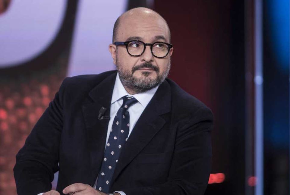 Tg2, insulti e rissa sfiorata: redazione divisa sul direttore Sangiuliano