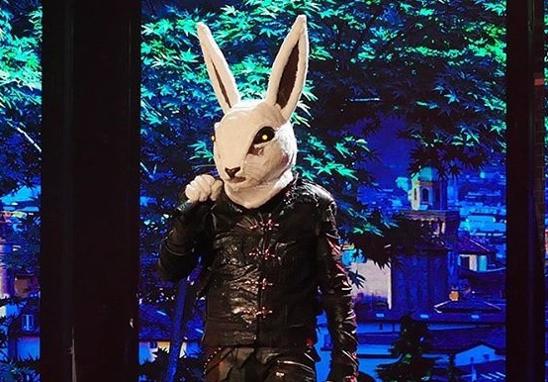 Sanremo 2020, a Fiorello tocca vestirsi da Coniglio