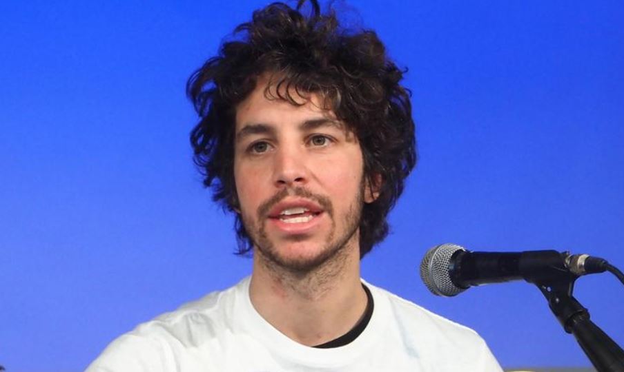 Sardine ad Amici, attivisti divisi. Santori: «Scelta forte. Dalla De Filippi non faremo balletti»