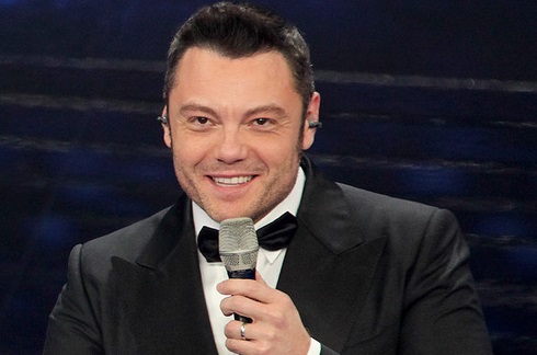 Sanremo 2020, l’emozione di Tiziano Ferro: «Che palle, ho rovinato tutto»
