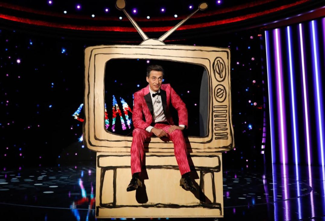 Skianto, Filippo Timi omaggia «Sanremo» e «Fantastico» su Rai3