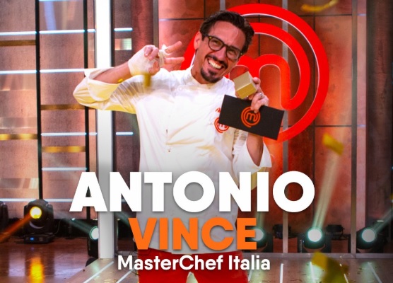 Antonio Lorenzon vince Masterchef 9. E chiede al compagno di sposarlo – Video
