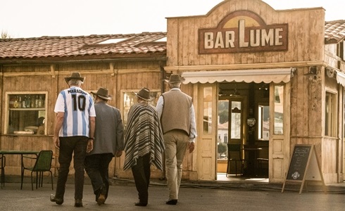 Programmi TV di stasera, domenica 29 marzo 2020. Su Tv8 arrivano in chiaro le nuove storie de «I Delitti del BarLume»