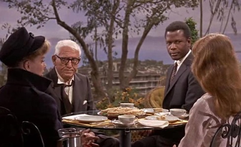 Programmi TV di stasera, sabato 21 marzo 2020. Su La7 la pellicola cult «Indovina chi viene a cena?»