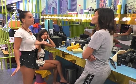 GF Vip, Paola sta dalla parte di Antonella: «Fernanda sai come si chiama questa? Provocazione»