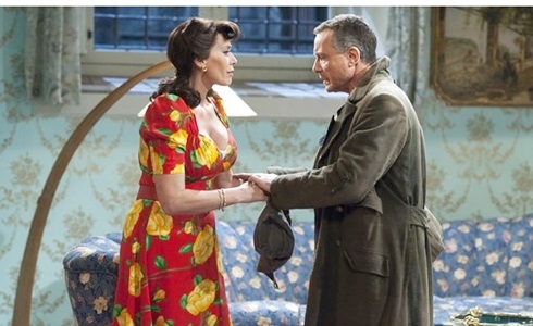 Programmi TV di stasera, giovedì 9 aprile 2020. Su Rai3 Massimo Ranieri e Barbara De Rossi in «Napoli Milionaria»