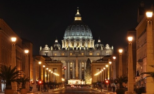 Programmi TV di stasera, venerdì 10 aprile 2020. Su Rai1 il Rito della Via Crucis con Papa Francesco
