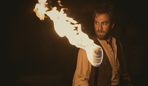 Il Segreto, anticipazioni: Fernando dà fuoco a Puente Viejo per distruggerla