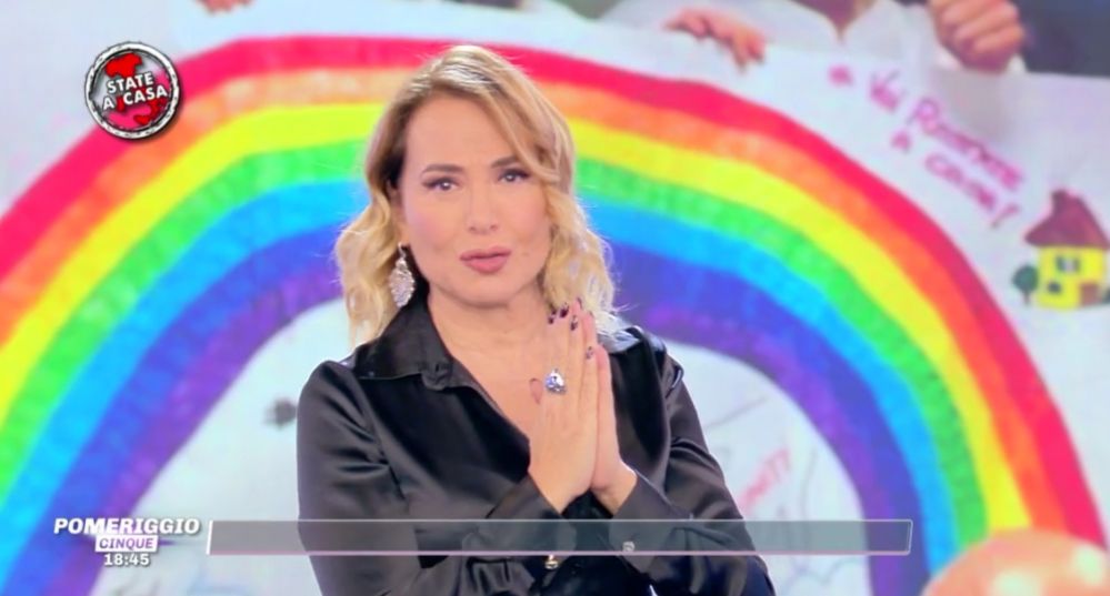 Pomeriggio Cinque, Barbara D’Urso fa gli auguri di Pasqua e si commuove – Video