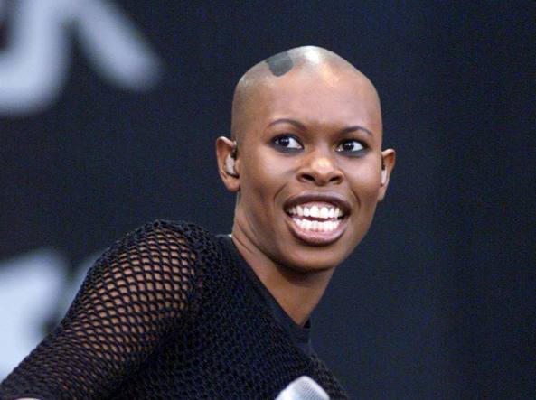 Skin festeggia il 25 aprile: «Bella ciao» con gli aspiranti concorrenti di X Factor – Video