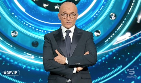 Ascolti TV | Mercoledì 1 aprile 2020. GF Vip vince ma non sfonda (18.25%), Stanotte a Firenze 12.58%. Alle 20: TG1 27.32% (8,1 mln) – TG5 20.29% (6,1 mln)