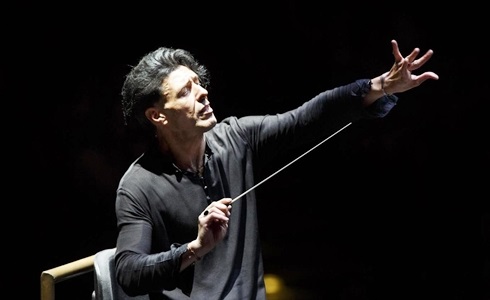 Programmi TV di stasera, venerdì 15 maggio 2020. Rai3 omaggia il Maestro Ezio Bosso riproponendo «Che storia è la Musica»