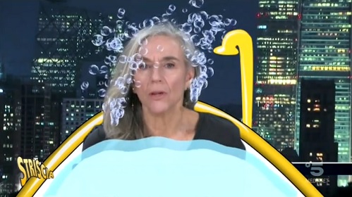 Striscia la Notizia ironizza sui capelli di Giovanna Botteri – E’ bufera, il tg satirico replica: «Non confondiamo il body shaming con una messa in piega»