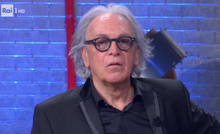 I Soliti Ignoti: Riccardo Fogli mortifica senza pietà il parente misterioso