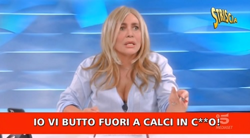 Striscia la Notizia trasmette un fuori onda audio di Mara Venier (incavolata) – Video