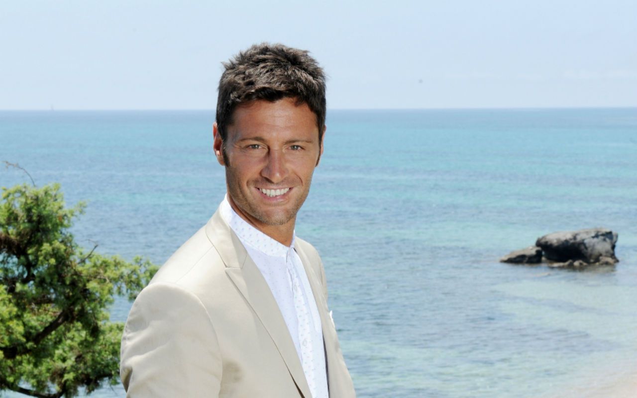 Temptation Island: Bisciglia accoglie concorrenti Nip e Vip. In autunno l’edizione con la Marcuzzi