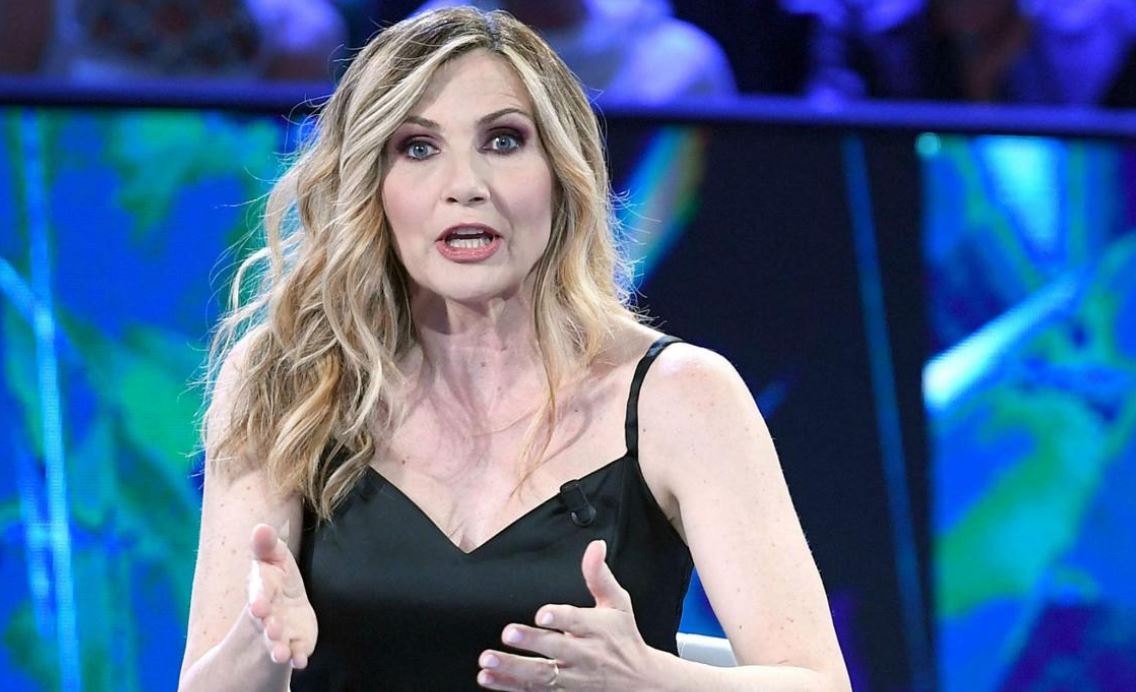 Le donne della Vita in Diretta contro Lorella Cuccarini: «Smarrimento e incredulità per le tue parole su Matano»