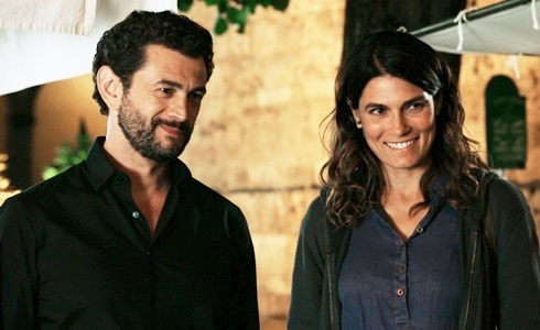 Programmi TV di stasera, martedì 30 giugno 2020. Su Rai1 Vinicio Marchioni e Valeria Solarino in «Quanto Basta»