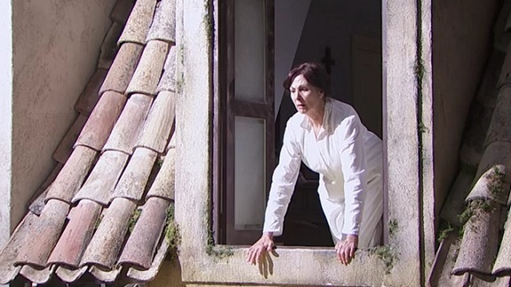 Una Vita, anticipazioni: Agustina si butta dalla finestra