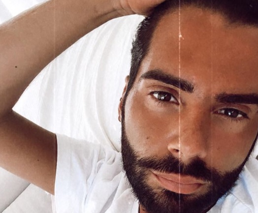 Vip positivi al Coronavirus fanno i ‘virologi’ sui social. Selvaggia Lucarelli: «Pirla che si sono ammalati facendo la movida in Sardegna»