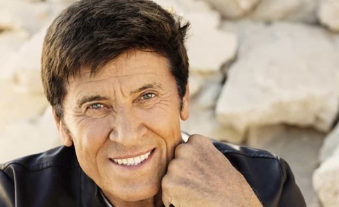 Programmi TV di stasera, sabato 29 agosto 2020. Canale5 propone la replica di «Gianni Morandi Live in Arena»
