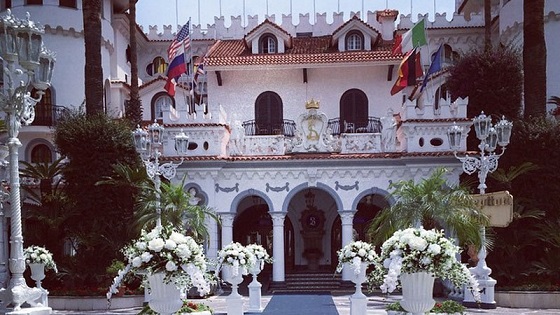 Il Castello delle Cerimonie chiuso: tre casi di Coronavirus