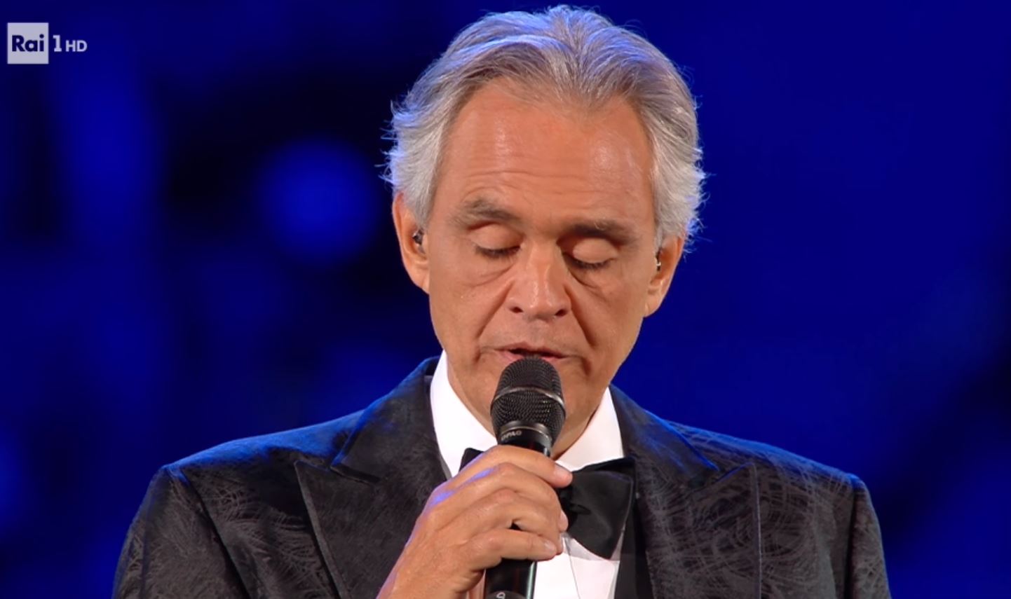 Rai1 ricorda le vittime del Coronavirus con Andrea Bocelli. Ma sul serio?!