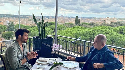 Can Yaman a Roma: l’incontro con Ferzan Ozpetek e l’ospitata a C’è Posta Per Te