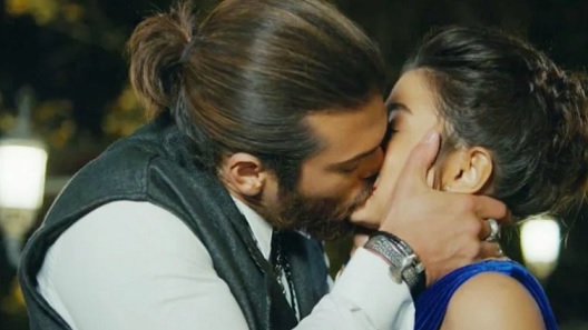 Daydreamer sbarca alla domenica per trainare la D’Urso. Anticipazioni