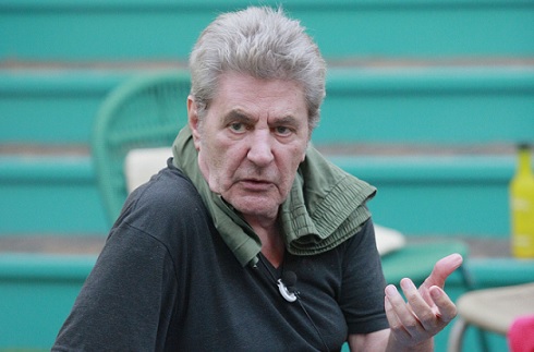 GF Vip, Fausto Leali pesta il primo merdone parlando di Mussolini – Video