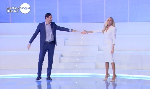 Mattino Cinque: quando il distanziamento sociale non è obbligo ma scelta. Da anni!