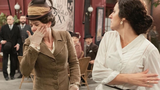 Una Vita, anticipazioni: Lolita schiaffeggia Genoveva di fronte ai vicini