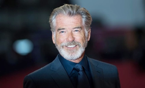 Programmi TV di stasera, lunedì 14 settembre 2020. Pierce Brosnan su Rai2 con «Il fidanzato di mia sorella» e su La7 con «Robinson Crusoe»