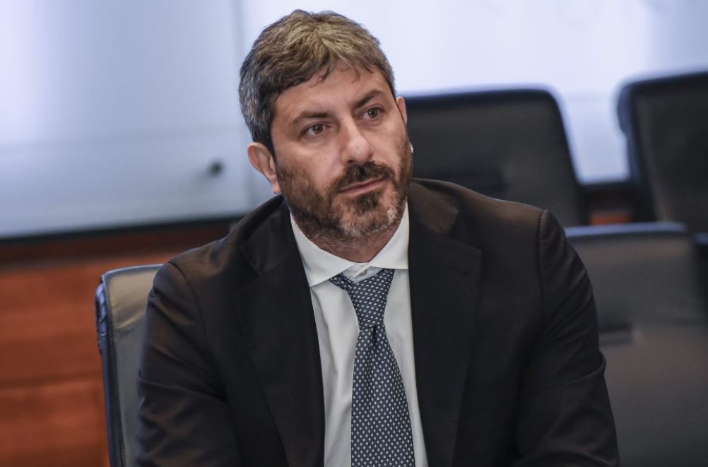 Rai, Roberto Fico: «Dobbiamo liberarla dalla politica». Parole, parole, parole