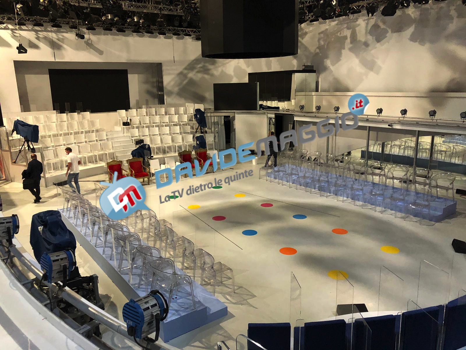 BOOM! Il nuovo studio di Uomini e Donne in anteprima