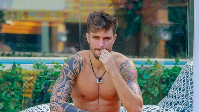 GF Vip, Alice Fabbrica in casa per sputtanare (inutilmente) Andrea Zelletta: «Non è un comodino, mi chiedeva in continuazione di vederci. So che non mi ha dimenticata»