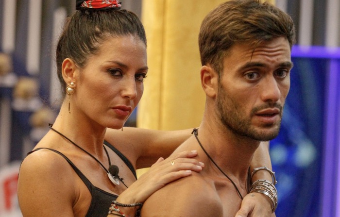 GF Vip 5, Elisabetta Gregoraci ammette che ha qualcuno fuori ma Pretelli non capisce