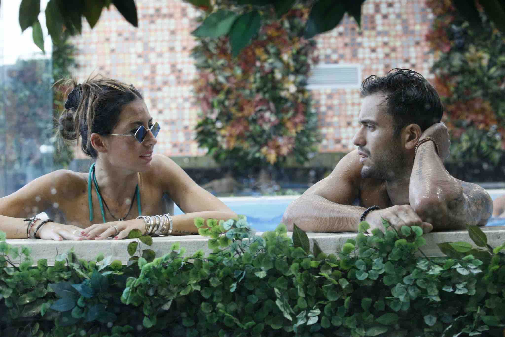 Fermi tutti! Elisabetta Gregoraci vuole fare l’amore con Pierpaolo Pretelli – Video