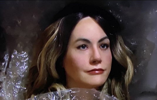 Beautiful, il Covid aguzza il trash: la bambola gonfiabile diventa un personaggio – Video