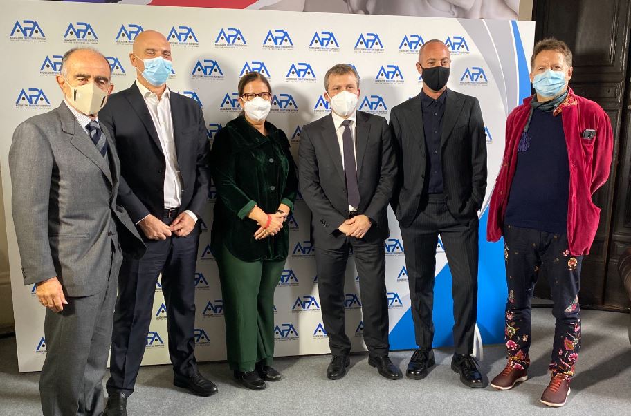 Fiction, Leone (Apa): «Riconoscere extragettito alla Rai». Netflix punta al raddoppio, Mediaset soffre