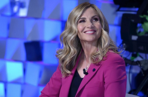 Lorella Cuccarini tuona contro Matano: «Difronte a me faceva il migliore amico, dietro le quinte si consumava un piano che andava in un’altra direzione. Non è lui quello pugnalato»