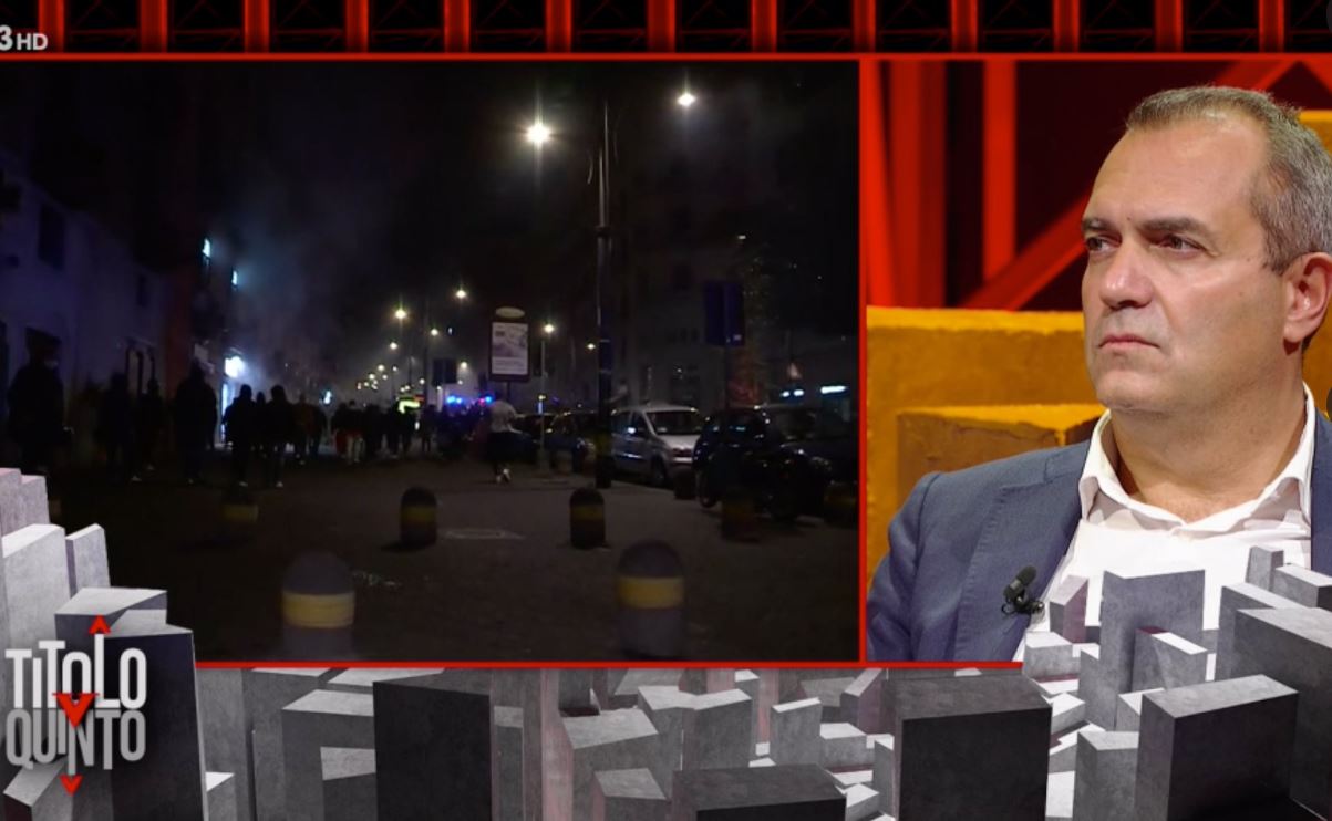 «Titolo V» senza mordente. De Magistris segue la guerriglia accomodato in studio