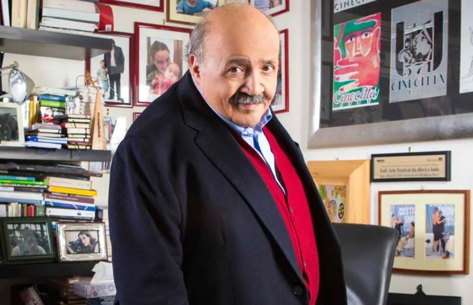 Maurizio Costanzo vs Monica Maggioni: «Finisce tardi, mi fa perdere ascolti. Cambi rete e mi lasci vivere in pace»