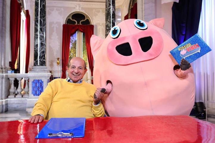 Resta a Casa e Vinci: Giancarlo Magalli in soccorso di Costantino della Gherardesca