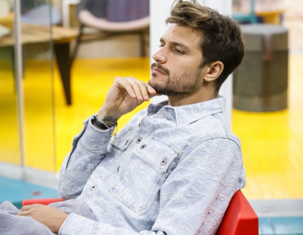 GF Vip 5, Andrea Zelletta è uscito momentaneamente dalla casa